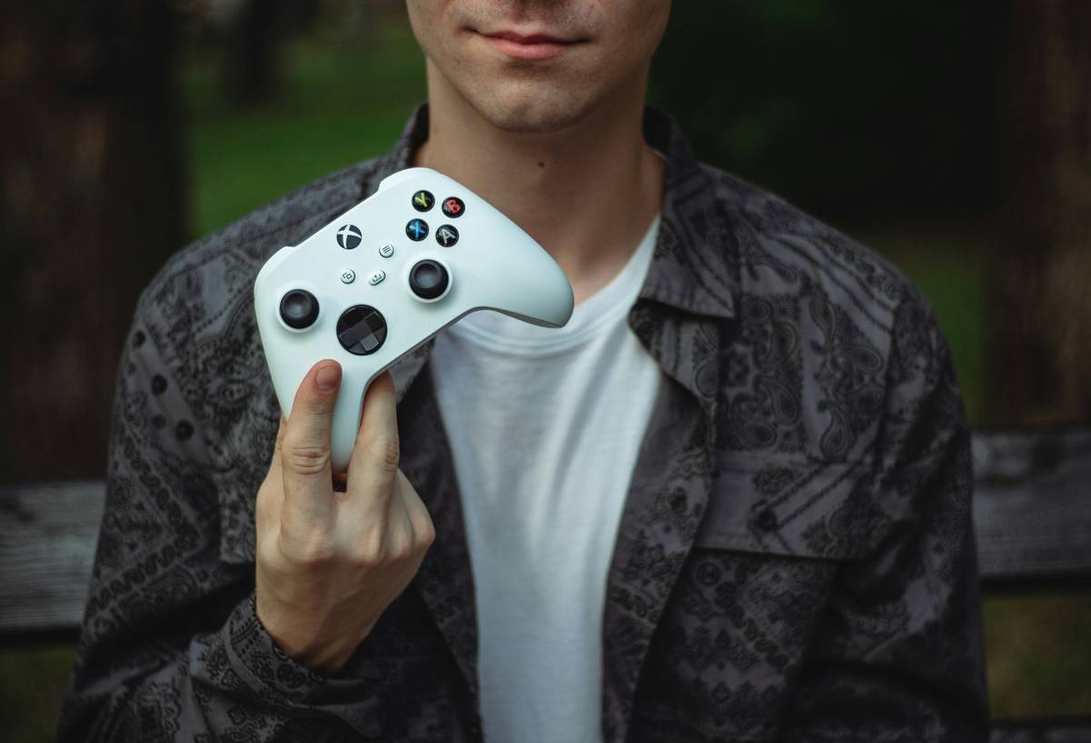 video game how to use controller comparison showing wired vs wireless latency tests